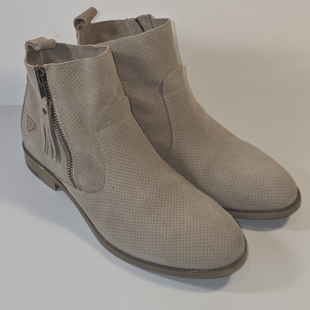 Tamaris Cigarra Women's 6.5M Perforated Ankle Bootie Boots Biege Tassel Zipper